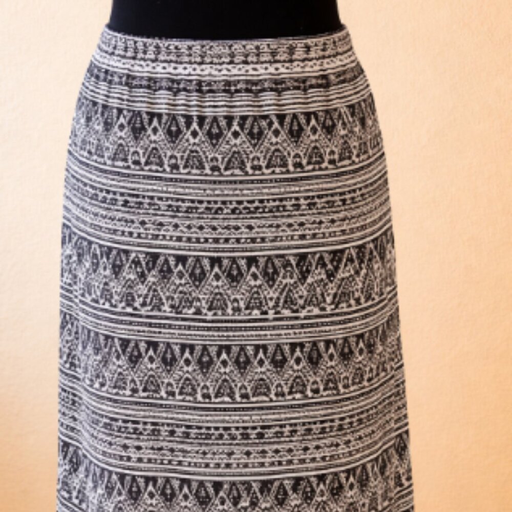 CJ Banks Black & White Patterned A-Line Skirt | Gently Used